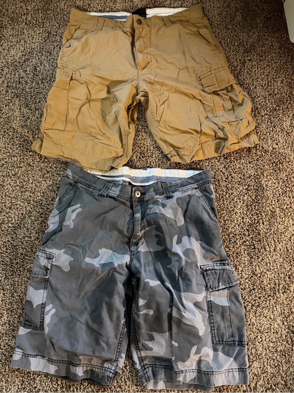 Foot Locker mens grey camouflage & tan shorts lot size 38